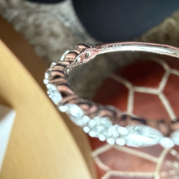 Kendra Scott Melanie 14k White Gold Band Ring in White Diamond - Picture 4 of 10